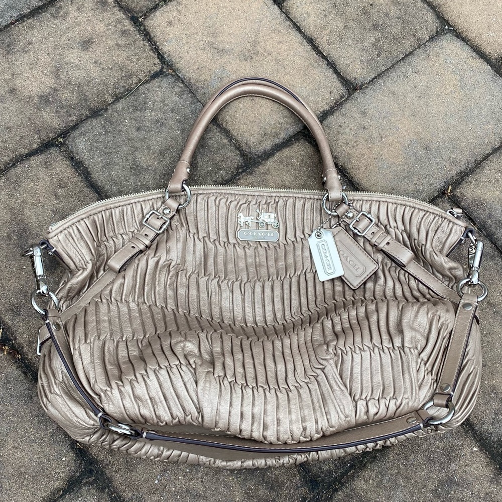 EUC Coach Metallic Oyster Lg Gathered Sophia - Picture 5 of 9